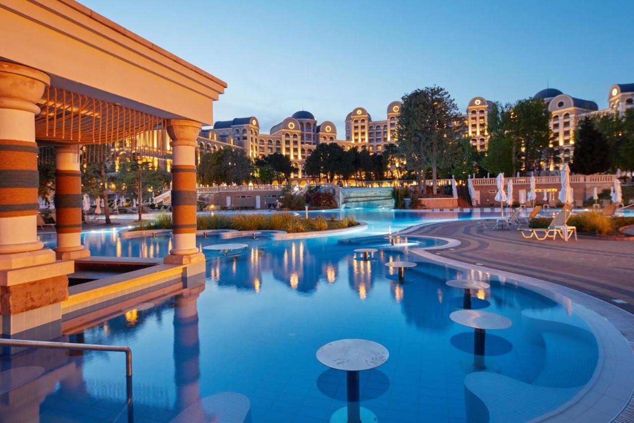 Dreams Sunny Beach Resort And Spa المظهر الخارجي الصورة The resort at night