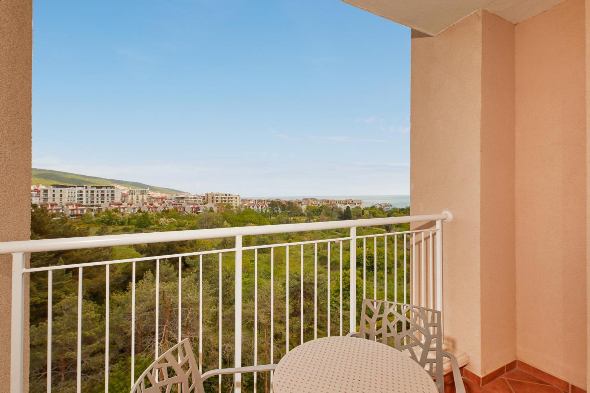 Dreams Sunny Beach Resort And Spa الغرفة الصورة A balcony