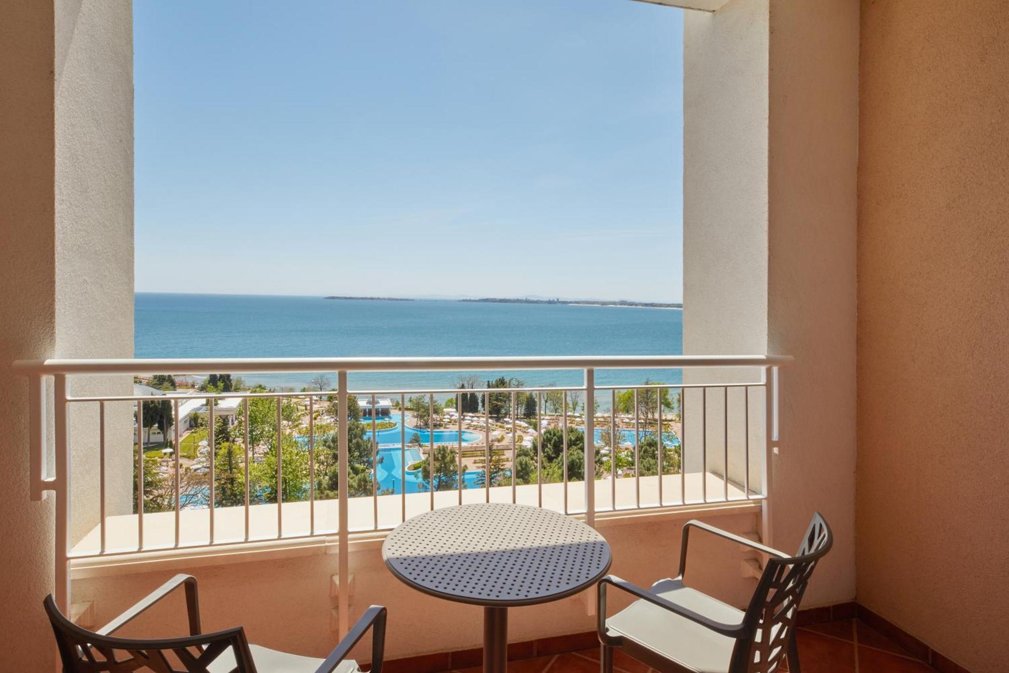 Dreams Sunny Beach Resort And Spa المظهر الخارجي الصورة Balcony of a hotel room