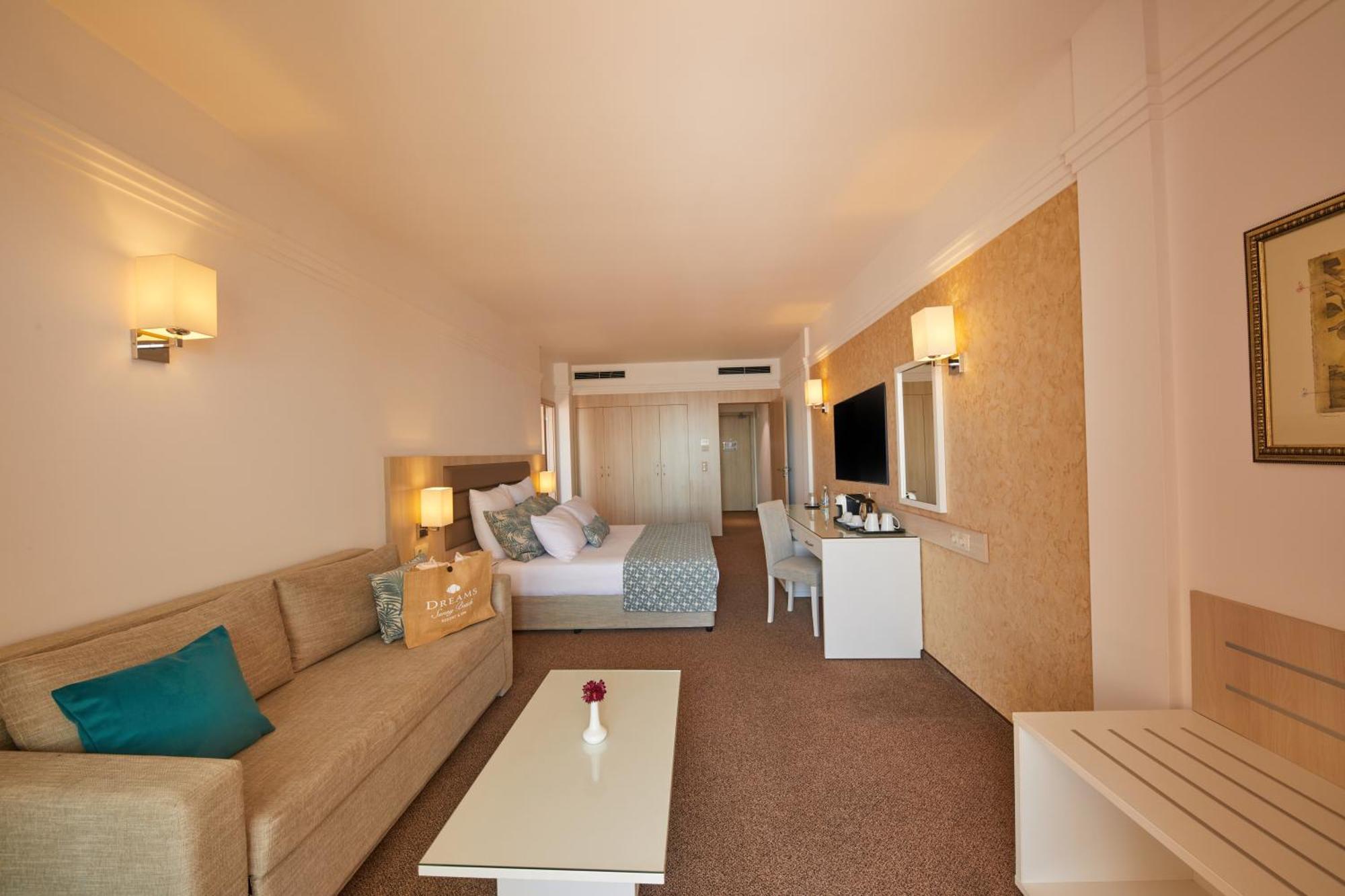 Dreams Sunny Beach Resort And Spa الغرفة الصورة A room at the hotel