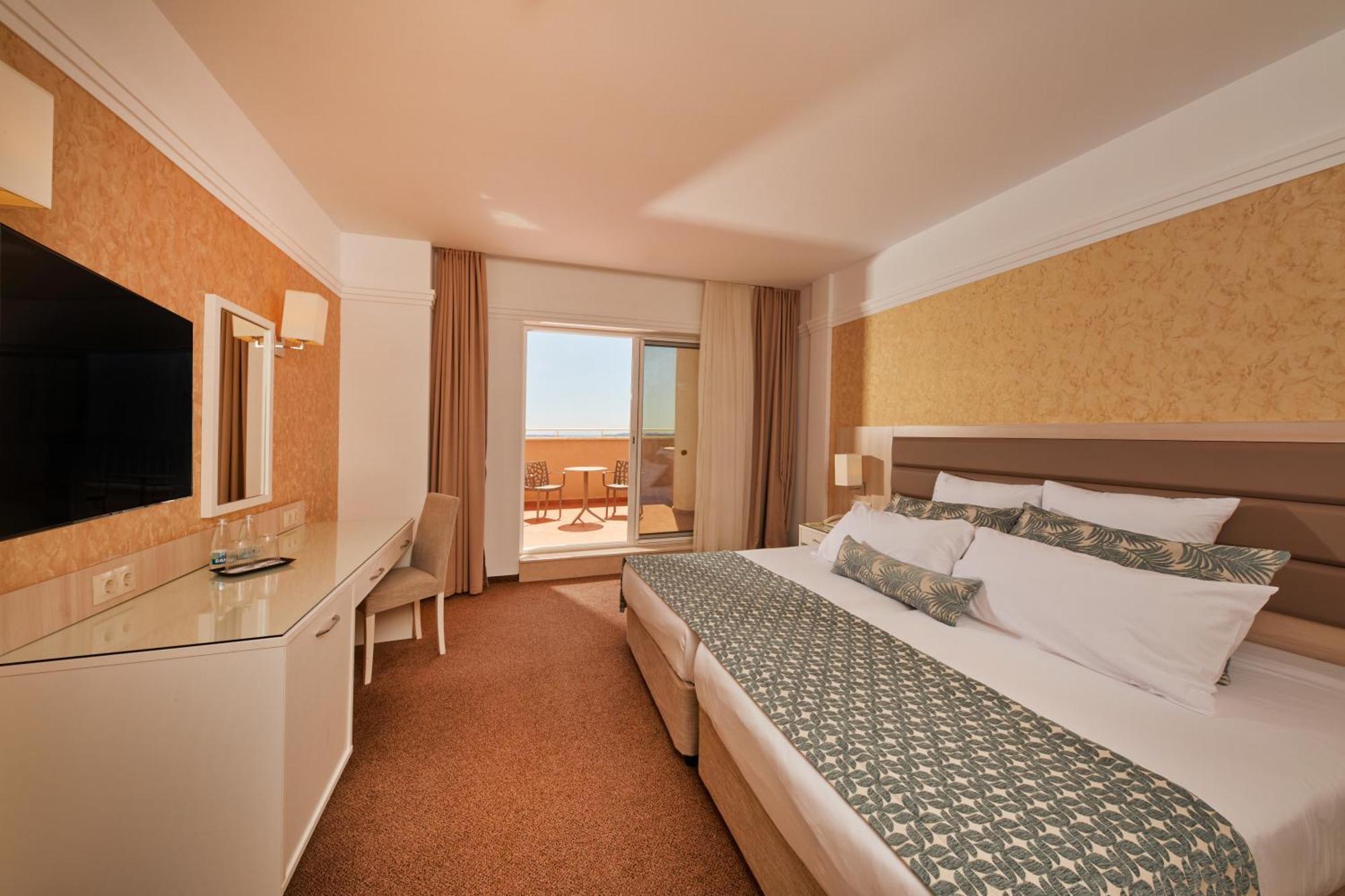 Dreams Sunny Beach Resort And Spa الغرفة الصورة A room at the hotel