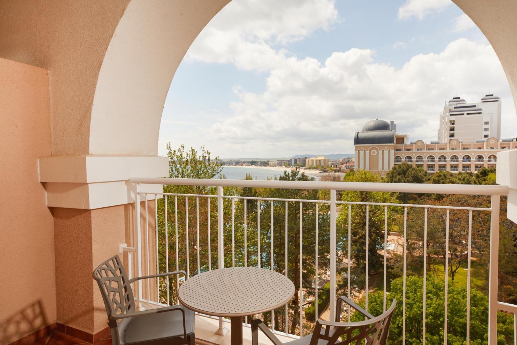 Dreams Sunny Beach Resort And Spa الغرفة الصورة Balcony view of the San Diego skyline